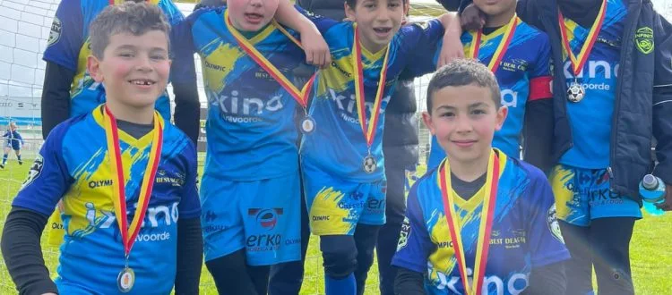 Les joueurs d’Infinity FC Vilvoorde réunis sur le terrain